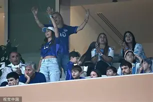 梅西怒斥j罗肘击穆尼奥斯